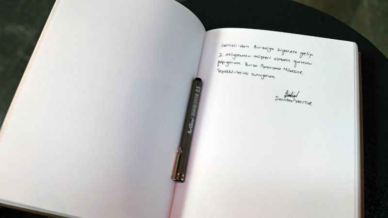 Müzeye girdi, 2 milyonuncu kişi olduğunu öğrendi