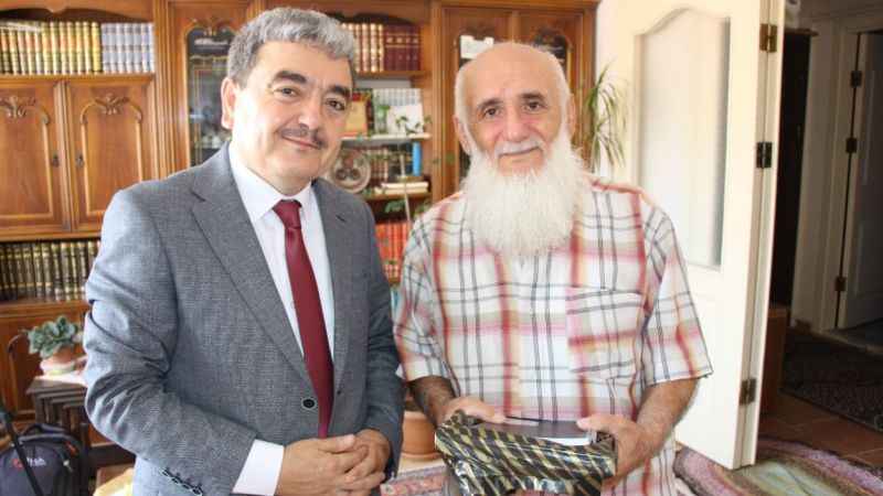 Yaşar Dede'ye evde matematik dersi