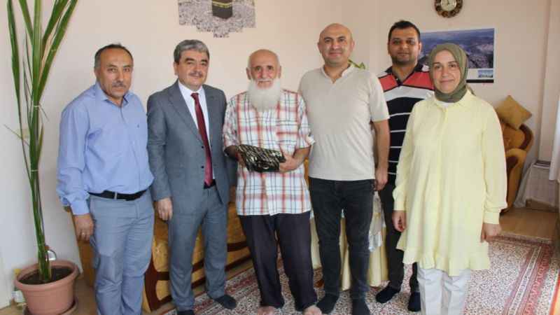 Yaşar Dede'ye evde matematik dersi