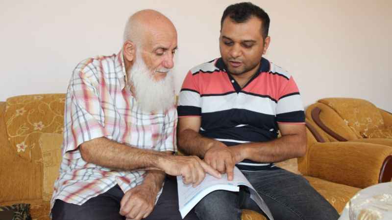 Yaşar Dede'ye evde matematik dersi