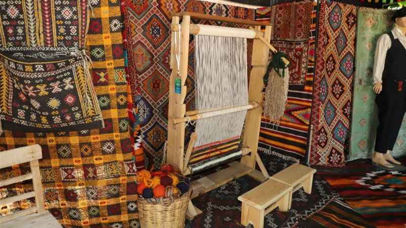 Yörük çadırı ziyaretçi akınına uğradı