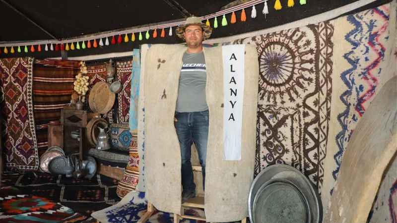 Yörük çadırı ziyaretçi akınına uğradı