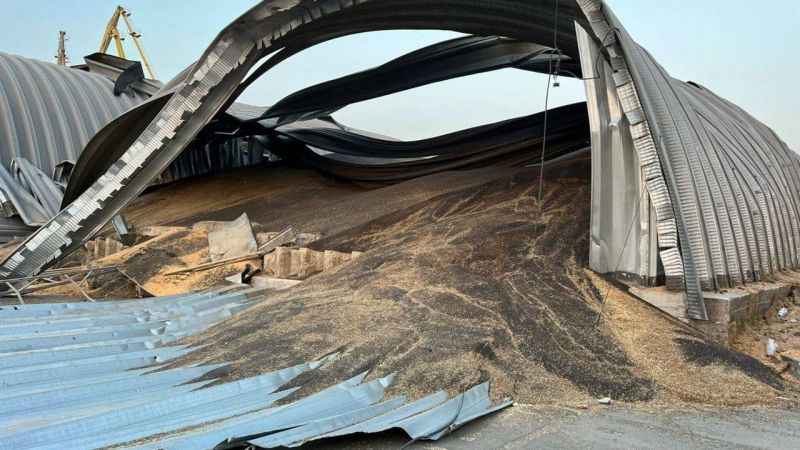 Rusya, Ukrayna'da tahıl silolarını vurdu