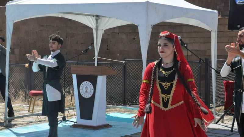 Ani’de fetih coşkusu