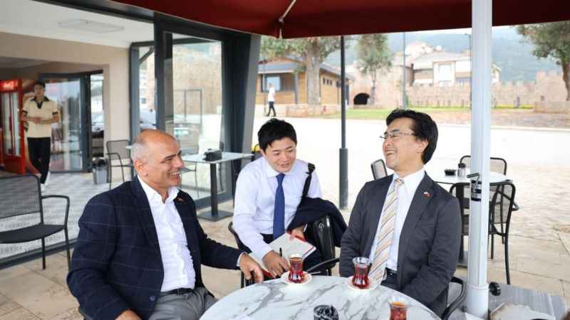Japon Başkonsolos Hereke Kalesi'ne hayran kaldı Japon Başkonsolos Hereke Kalesi'ne hayran kaldı