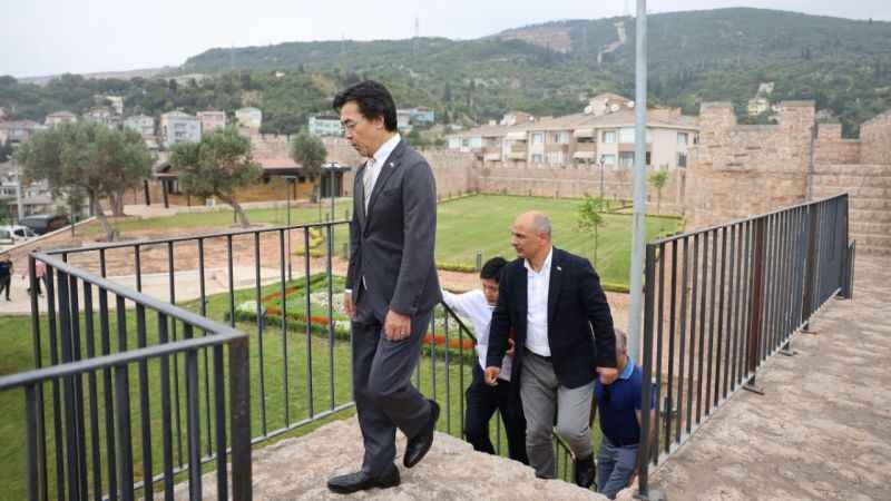 Japon Başkonsolos Hereke Kalesi'ne hayran kaldı Japon Başkonsolos Hereke Kalesi'ne hayran kaldı