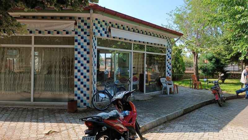 İş yerini açmaya gelen kafe sahibi hayatını şokunu yaşadı İş yerini açmaya gelen kafe sahibi hayatını şokunu yaşadı