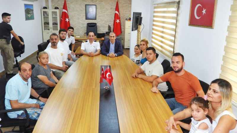 Depremzedeler kahramanlarıyla buluştu Depremzedeler kahramanlarıyla buluştu