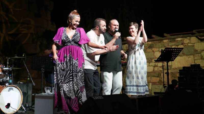 Kaleiçi Hakan Aysev’le coştu Kaleiçi Hakan Aysev’le coştu