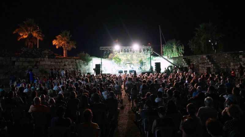 Kaleiçi Hakan Aysev’le coştu Kaleiçi Hakan Aysev’le coştu