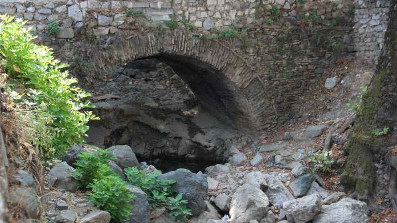 Manisa'nın tarihi köprüleri beton altında kaldı Manisa'nın tarihi köprüleri beton altında kaldı