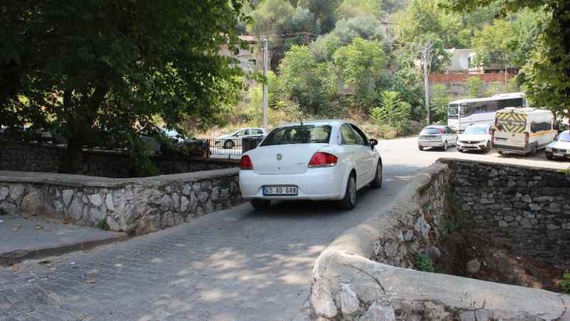 Manisa'nın tarihi köprüleri beton altında kaldı Manisa'nın tarihi köprüleri beton altında kaldı
