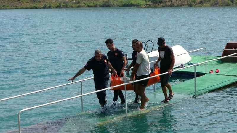 İngiliz turist yüzmek için girdiği ırmakta çevredekilerin gözü önünde can verdi İngiliz turist yüzmek için girdiği ırmakta çevredekilerin gözü önünde can verdi