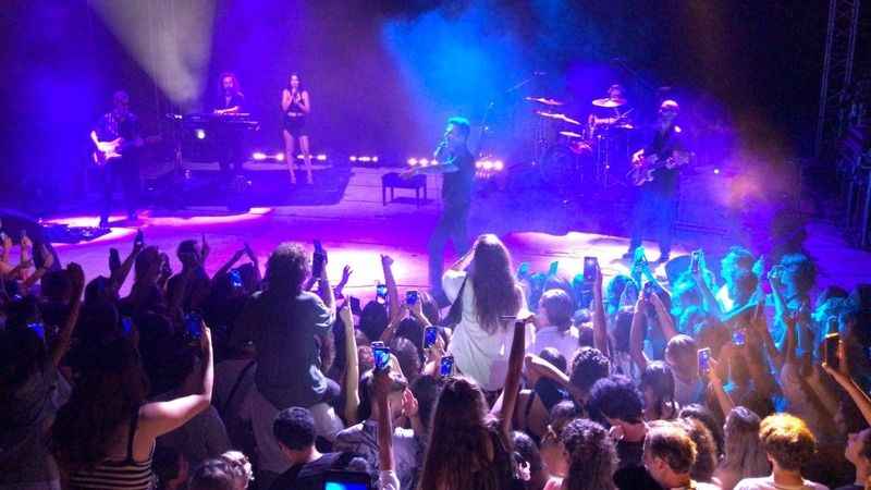 Türk Rock müziğinin ünlü sesi Teoman, Marmaris Amfi Tiyatro'da sevenleriyle buluştu