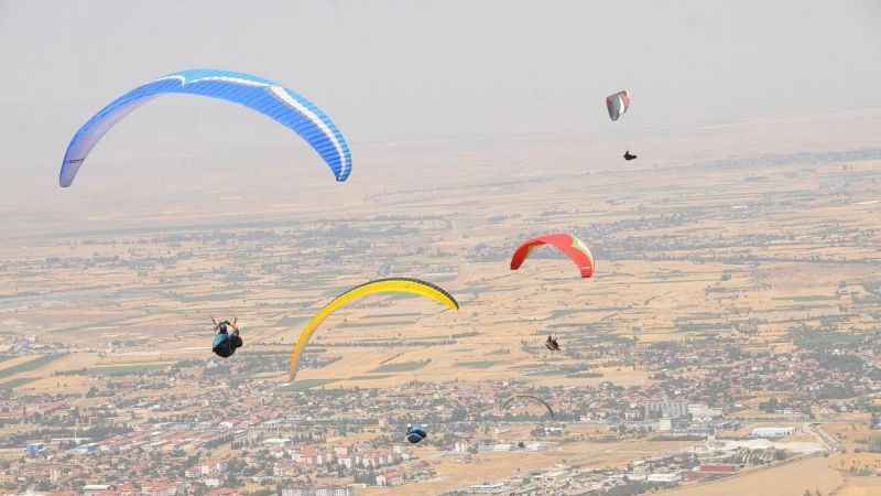 10. Akşehir XC Open Türkiye Yamaç Paraşütü Yarışması başladı