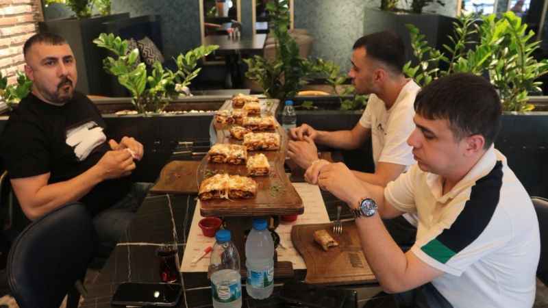 Adana sıcağında artan tavuk zehirlenmelerine dikkat! Adana sıcağında artan tavuk zehirlenmelerine dikkat!