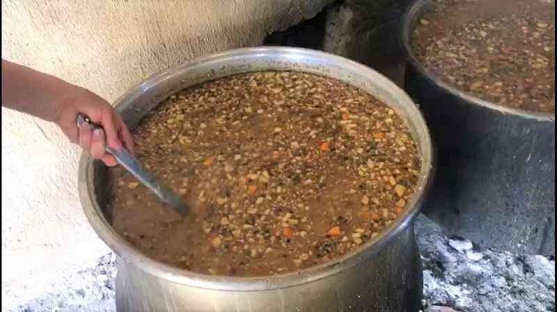 Buldanlılar 30 yıllık aşure geleneği yaşattı Buldanlılar 30 yıllık aşure geleneği yaşattı