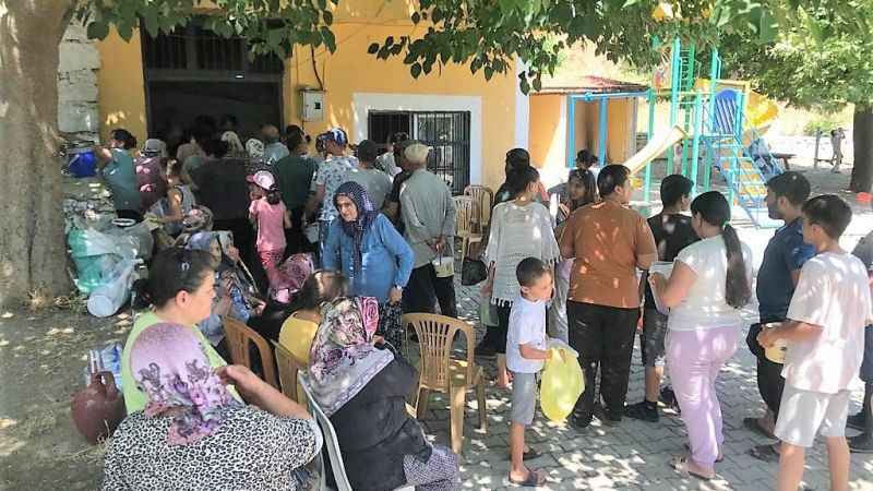 Buldanlılar 30 yıllık aşure geleneği yaşattı Buldanlılar 30 yıllık aşure geleneği yaşattı