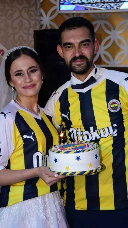 Gelinden damada düğünde doğum günü sürprizi Gelinden damada düğünde doğum günü sürprizi