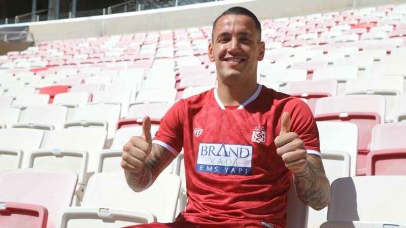 Sivasspor, Rey Manaj’ı renklerine bağladı Sivasspor, Rey Manaj’ı renklerine bağladı