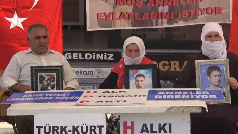 Muş’ta annelerin evlat nöbeti devam ediyor Muş’ta annelerin evlat nöbeti devam ediyor