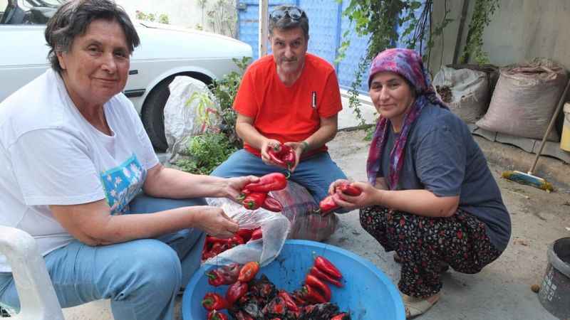 Balıkesir’de kışlık yiyecekler imece ile hazırlanıyor