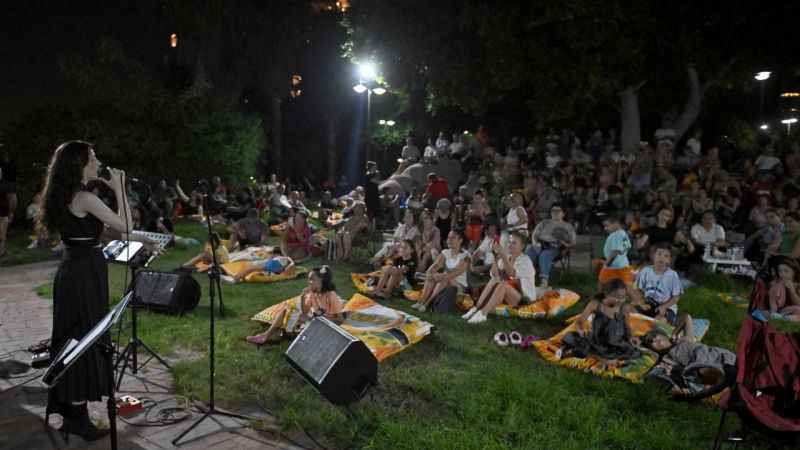 Falezlerde müzik ziyafeti devam ediyor Falezlerde müzik ziyafeti devam ediyor