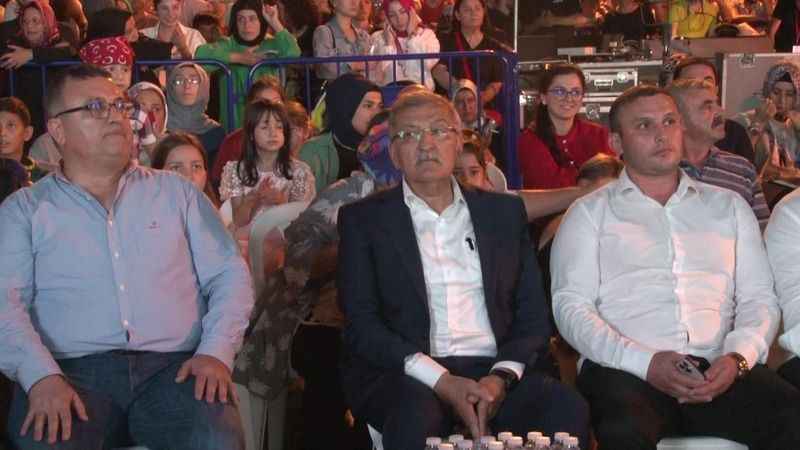 Cengiz Kurtoğlu Beykoz Çayır Festivali'nde sahnedeydi