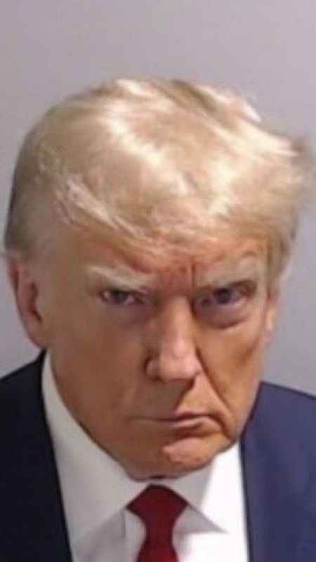 Trump’ın sabıka fotoğrafının etkisi: 7.1 milyon dolar bağış Trump’ın sabıka fotoğrafının etkisi: 7.1 milyon dolar bağış