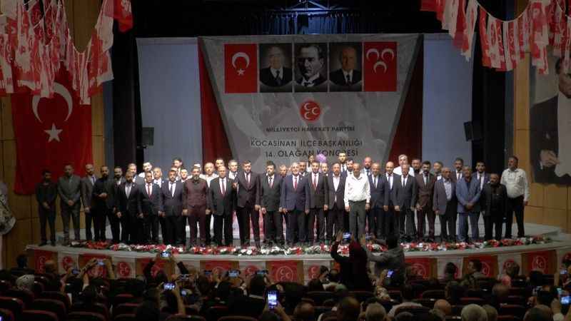 MHP Lideri Bahçeli'nin mesajı ayakta alkışlandı MHP Lideri Bahçeli'nin mesajı ayakta alkışlandı