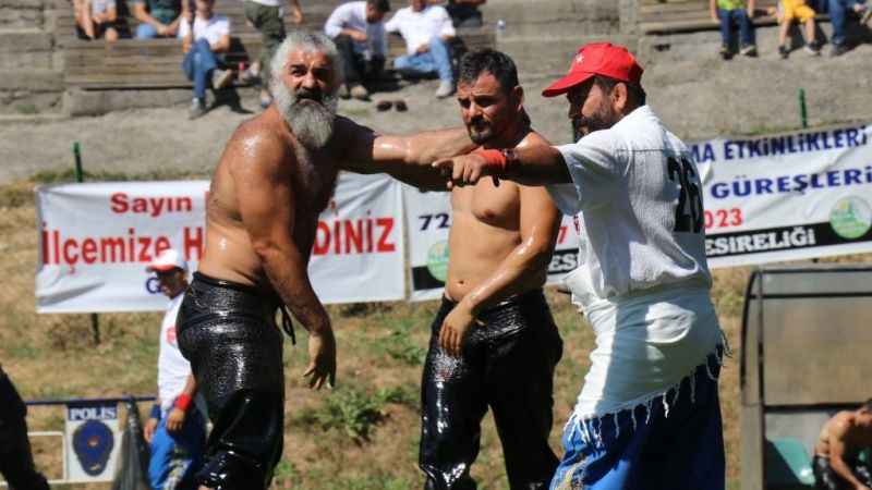 Adalet Bakanı Tunç, Gerede’de yağlı güreş izledi