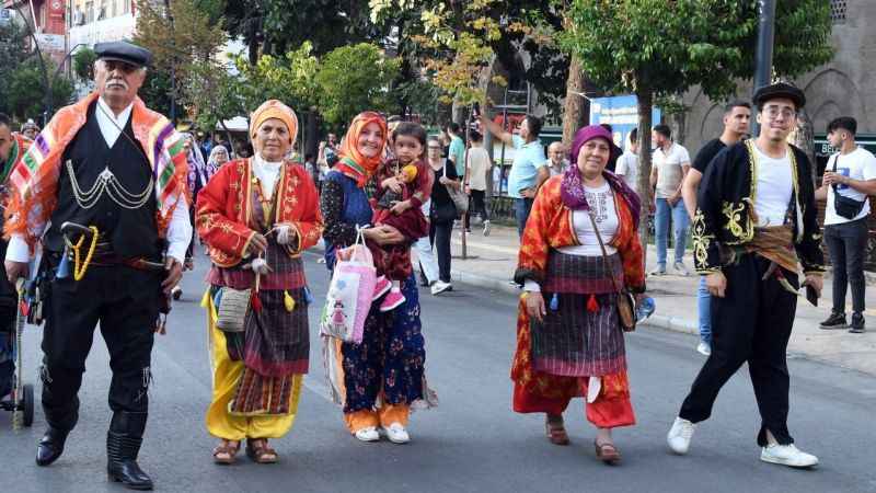 Isparta’da Yörükler şehir merkezine indi Isparta’da Yörükler şehir merkezine indi