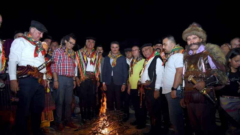 Isparta’da Yörükler şehir merkezine indi Isparta’da Yörükler şehir merkezine indi