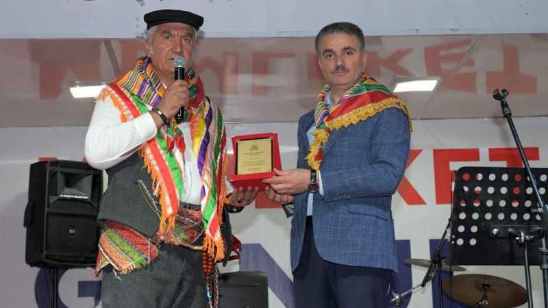 Isparta’da Yörükler şehir merkezine indi Isparta’da Yörükler şehir merkezine indi