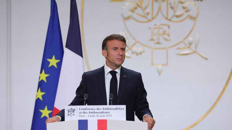 Fransa Cumhurbaşkanı Macron: Fransız elçi Nijer’de kalacak Fransa Cumhurbaşkanı Macron: Fransız elçi Nijer’de kalacak