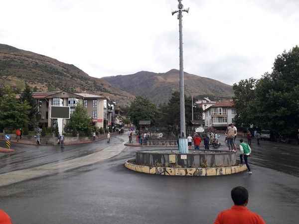 Erzincan’da sağanak yağış derelerden sel getirdi Erzincan’da sağanak yağış derelerden sel getirdi