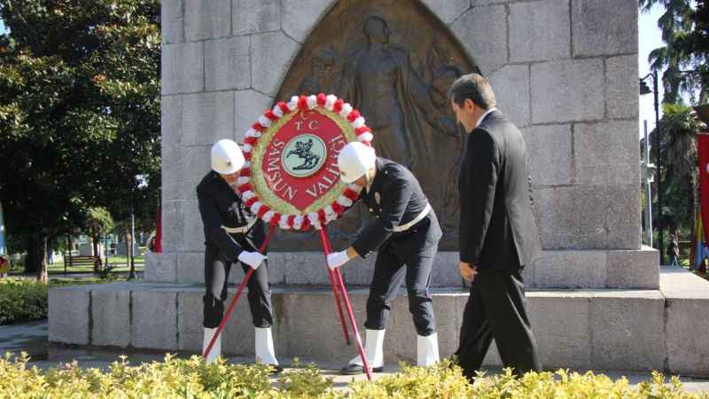Samsun’da 30 Ağustos kutlamaları çelenk sunumuyla başladı Samsun’da 30 Ağustos kutlamaları çelenk sunumuyla başladı