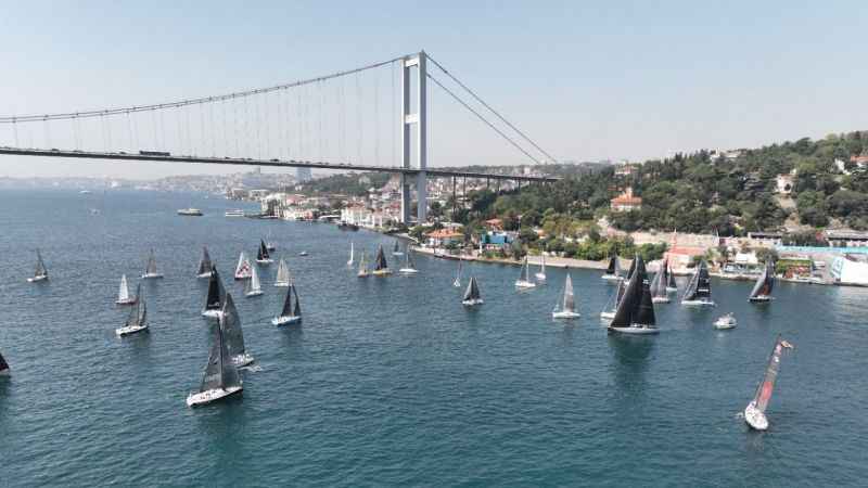 İstanbul Boğazı’nda yapılan yelkenli yarışı kartpostallık görüntüler oluşturdu İstanbul Boğazı’nda yapılan yelkenli yarışı kartpostallık görüntüler oluşturdu