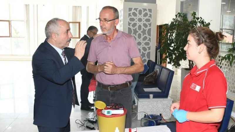 Amasya Belediyesi çalışanlarından Kızılay'a kan bağışı Amasya Belediyesi çalışanlarından Kızılay'a kan bağışı