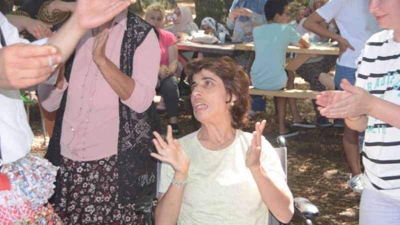 Özel öğrenciler ve aileleri davul-zurna ile doyasıya eğlendi Özel öğrenciler ve aileleri davul-zurna ile doyasıya eğlendi