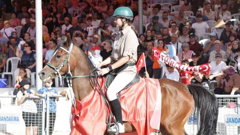 Gençlik ve Spor Bakanı Osman Aşkın Bak Zafer Bayramı'nda Kütahya'daydı Gençlik ve Spor Bakanı Osman Aşkın Bak Zafer Bayramı'nda Kütahya'daydı