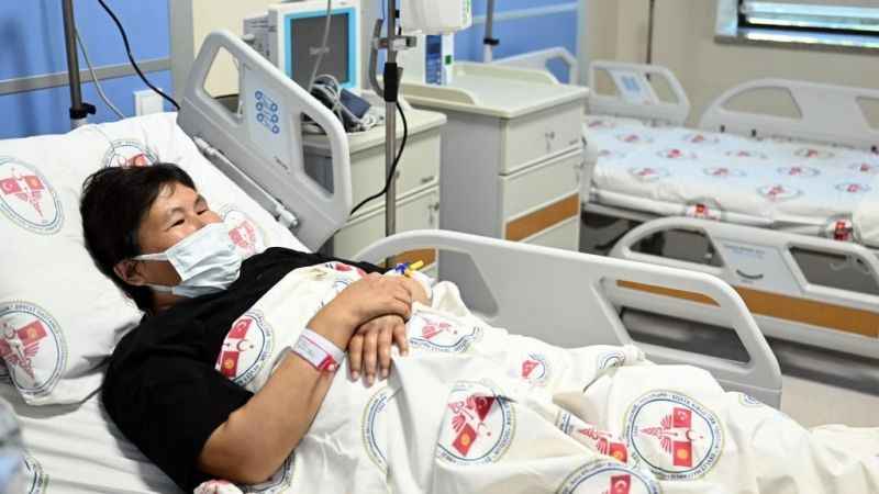 Kırgızistan’da Türk doktorlardan ilk böbrek nakli ameliyatı Kırgızistan’da Türk doktorlardan ilk böbrek nakli ameliyatı