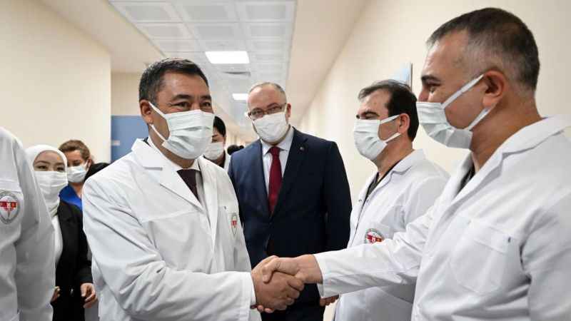 Kırgızistan’da Türk doktorlardan ilk böbrek nakli ameliyatı Kırgızistan’da Türk doktorlardan ilk böbrek nakli ameliyatı