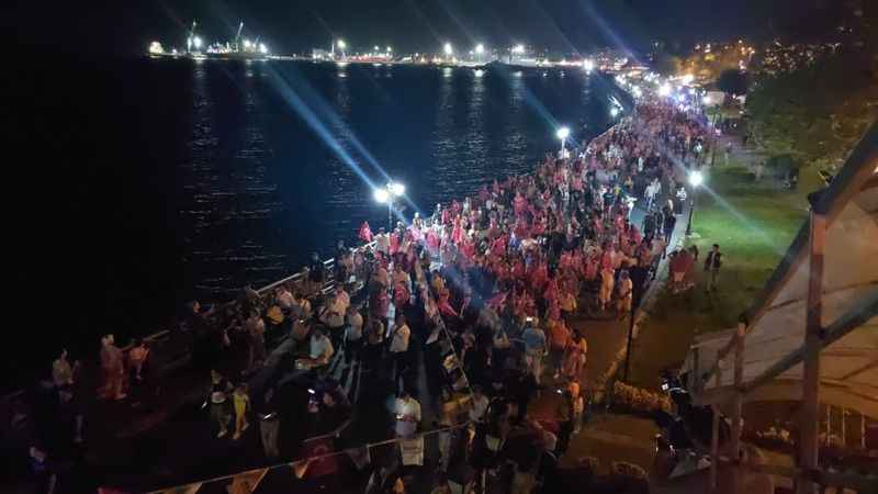 Tekirdağ'da yüzlerce kişi fener alayında buluştu Tekirdağ'da yüzlerce kişi fener alayında buluştu