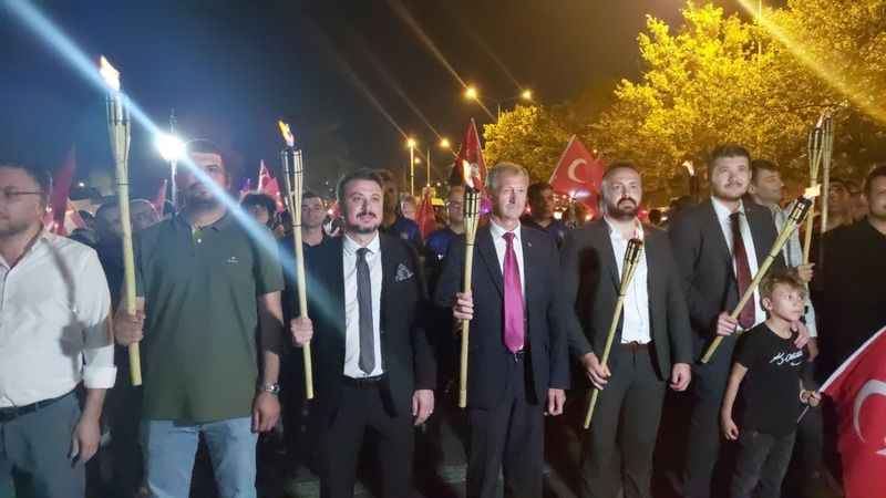 Tekirdağ'da yüzlerce kişi fener alayında buluştu Tekirdağ'da yüzlerce kişi fener alayında buluştu