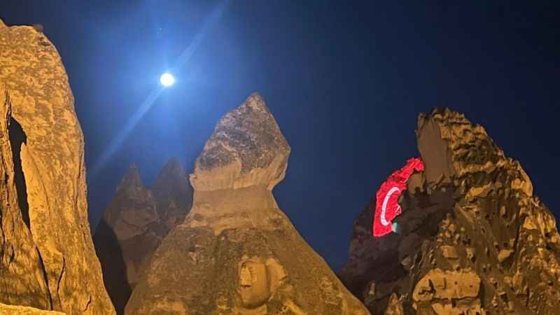 Peribacaları, Mavi Ay ve Türk Bayrağı Peribacaları, Mavi Ay ve Türk Bayrağı