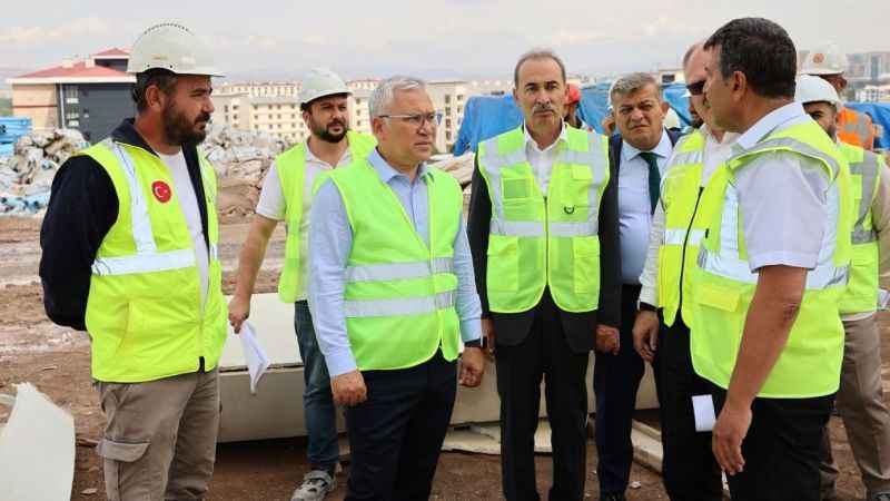 Sivas'ta bin 71 yatak kapasiteli hastane inşaatı hızla yükseliyor Sivas'ta bin 71 yatak kapasiteli hastane inşaatı hızla yükseliyor