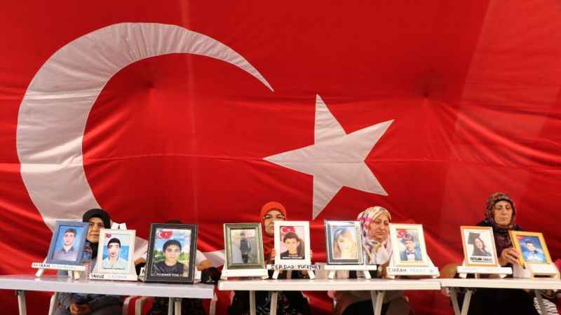 Diyarbakır anne ve babalarının evlat nöbeti 5’inci yılına giriyor Diyarbakır anne ve babalarının evlat nöbeti 5’inci yılına giriyor