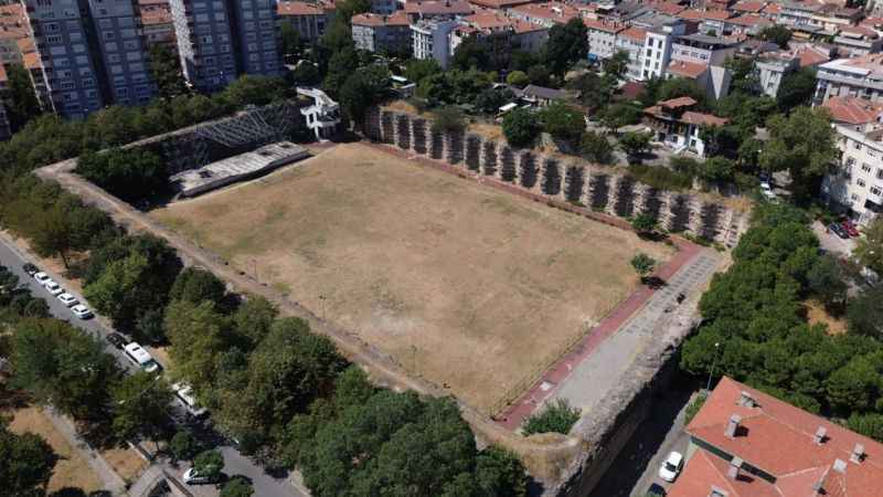 Bakırköy Belediyesi tarihi sarnıcı kaderine terk etti Bakırköy Belediyesi tarihi sarnıcı kaderine terk etti