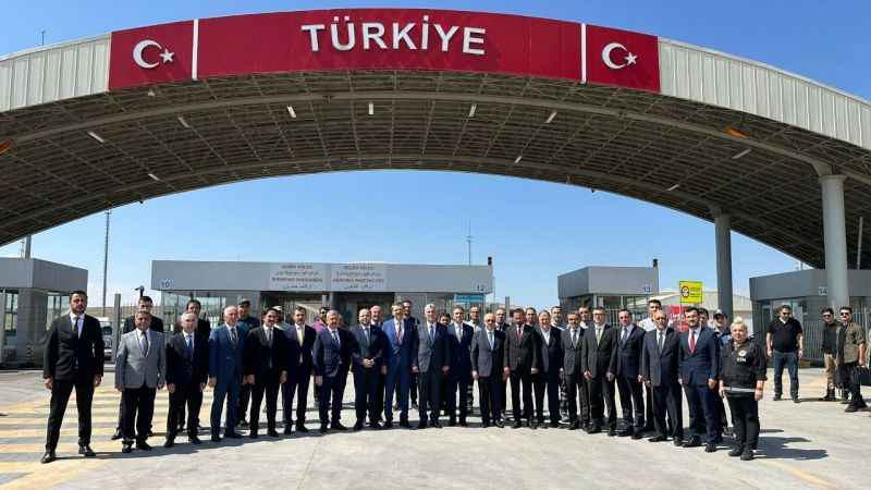 Ticaret Bakanı Bolat, Çıldır-Aktaş Sınır Kapısı'nda incelemelerde bulundu Ticaret Bakanı Bolat, Çıldır-Aktaş Sınır Kapısı'nda incelemelerde bulundu